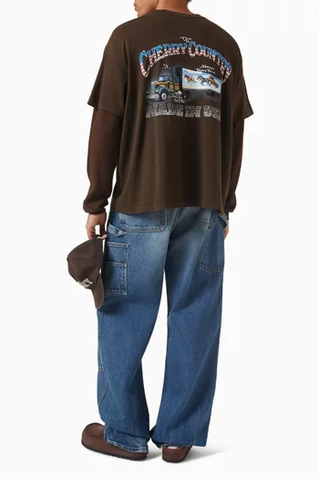 تي شيرت بجيب وقصة مربعة وأكمام عازلة للحرارة وعبارة Country Road