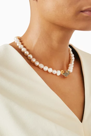 قلادة رقبة ميني بتصميم حصان البحر مرصعة باللؤلؤ برونز مطلي ذهب عيار 24