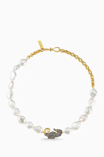 قلادة رقبة ميني بتصميم حصان البحر مرصعة باللؤلؤ برونز مطلي ذهب عيار 24