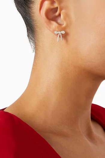 أقراط بتصميم عقدة فضة إسترلينية مطلية ذهب عيار 24