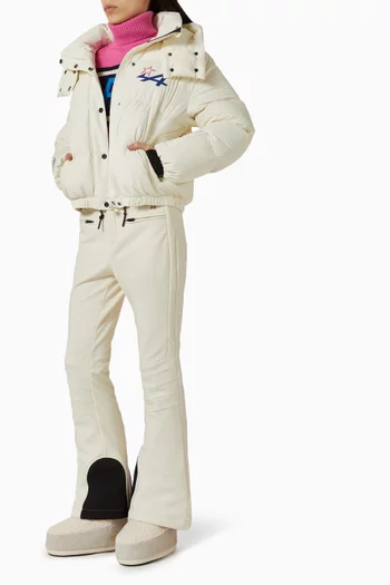 جاكيت منفوخ ومبطن بالزغب بشعار الماركة