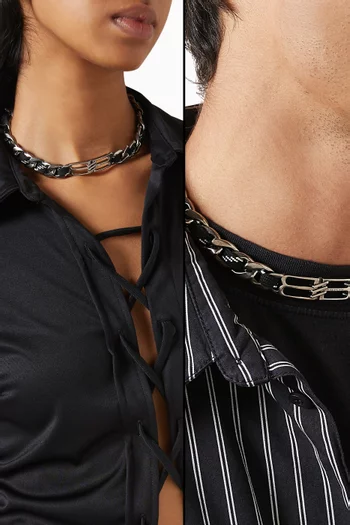 قلادة رقبة برباط وشعار حرفي BB