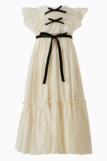 فستان مطرز وعقد من مخمل فوال