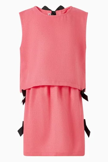 بلوزة بعقد تويد