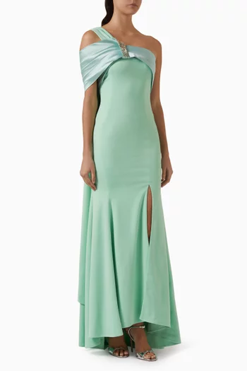 فستان طويل بتصميم غير متماثل