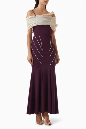 فستان طويل بأكتاف مكشوفة