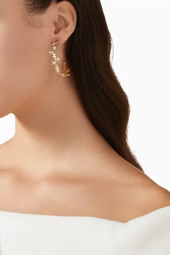 أقراط بتصميم هندسي مرصع بعرق اللؤلؤ ذهب عيار 18