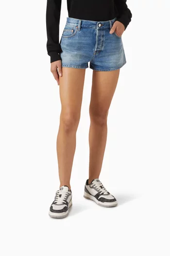 سنيكرز سوهو جاكار بشعار الماركة وقنب