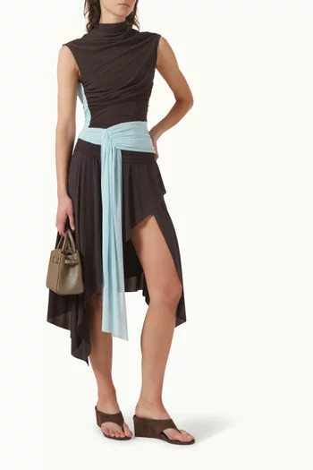 بلوزة كوني بقصة غير متماثلة