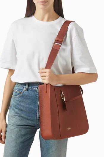 Shoulder Bag in Grained Leather