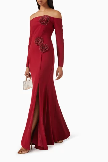 فستان مزين بزهور بارزة وأكتاف مكشوفة كريب