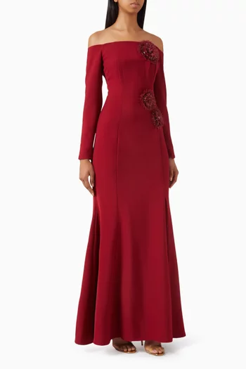 فستان مزين بزهور بارزة وأكتاف مكشوفة كريب