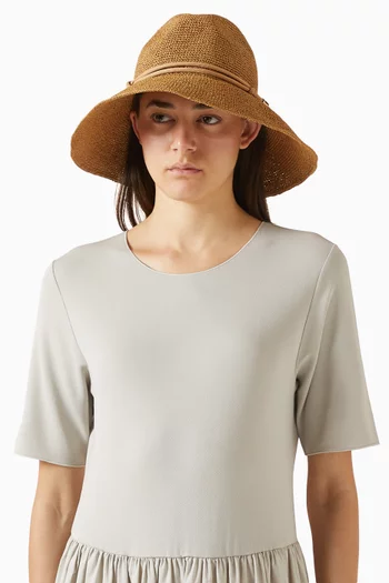 قبعة منسوجة من خيوط ورق