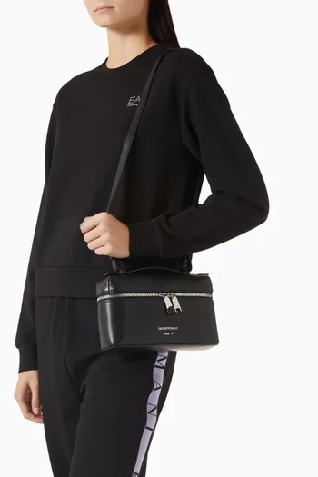 حقيبة مستحضرات تجميل بيد علوية جلد