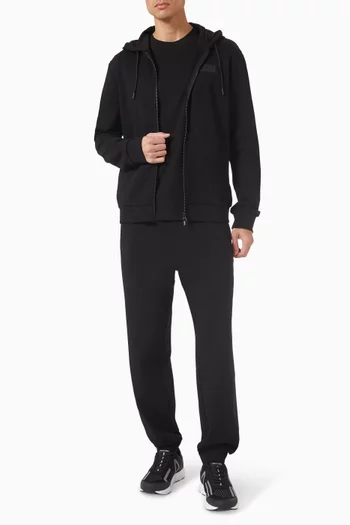 كنزة بغطاء رأس وسحّاب وشعار الماركة قطن