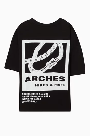 تي شيرت بشعار الماركة قطن