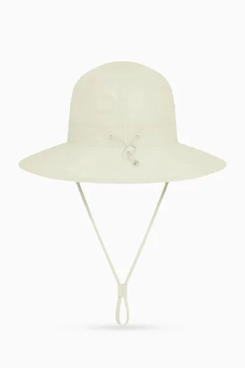 كاب برقعة بشعار الماركة