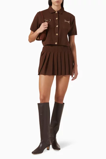 تنورة قصيرة بطيّات