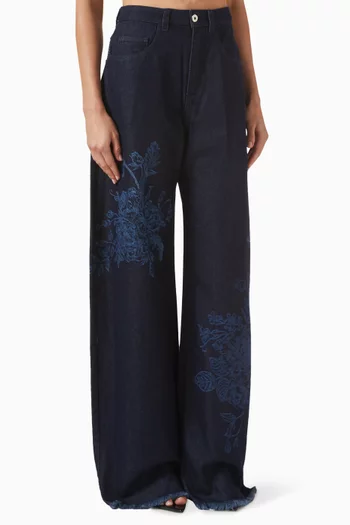 بنطال جينز بقصة بويفريند وتطريز زهور دينم