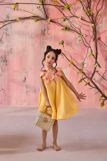 فستان اليا ونقشة زهور