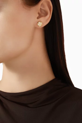 أقراط كلارا بتصميم زهرة البرسيم فضة إسترلينية مطلية ذهب عيار 18