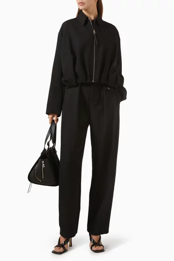 بنطال بشعار الماركة وحزام