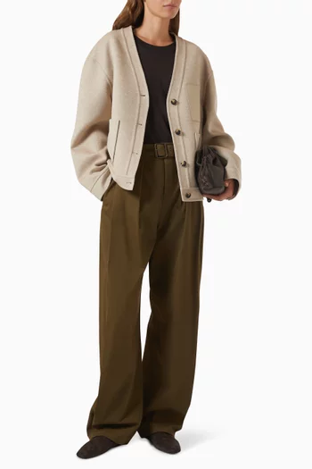 بنطال بقصة ساق واسعة وحزام