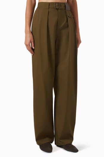 بنطال بقصة ساق واسعة وحزام