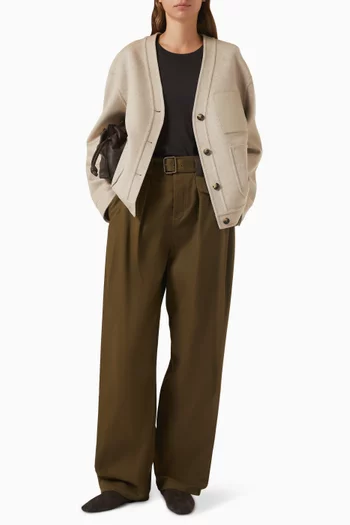 كارديغان بجيوب خارجية وأزرار نسيج