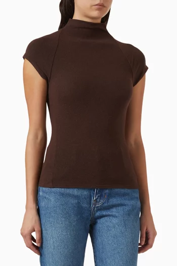 بلوزة بين منسوجة