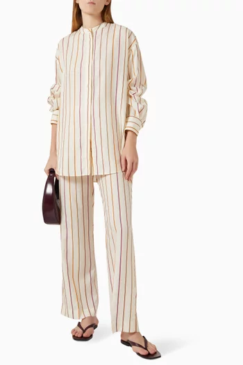 قميص بياقة ونقشة مخططة