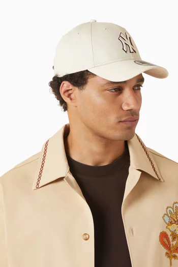 كاب ام ال بي تيم بتصميم 9FORTY وشعار نيويوك يانكيز