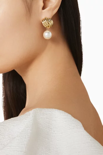 أقراط بتصميم عقدة مرصعة باللؤلؤ فضة إسترلينية مطلية ذهب عيار 14