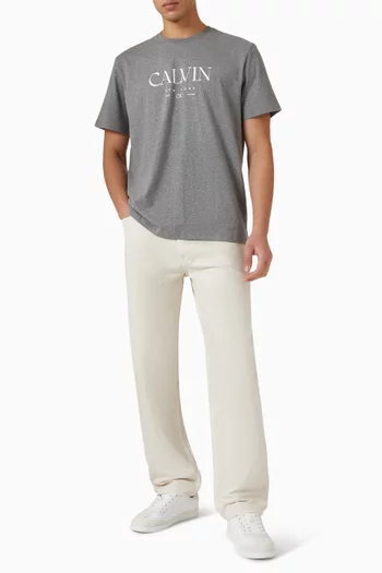 تي شيرت مزين بشعار الماركة قطن