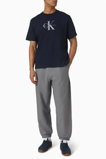 تي شيرت بشعار الماركة قطن