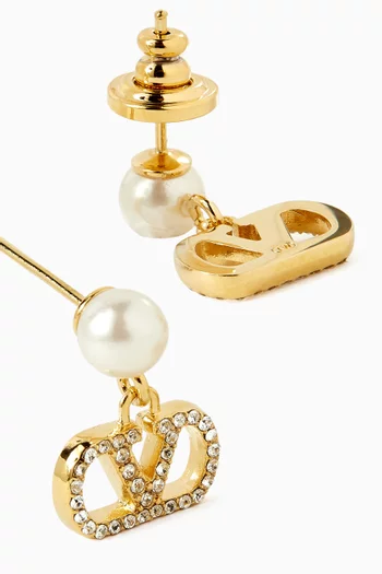 أقراط بشعار حرف V مرصع بكريستال سواروفسكي معدن