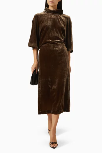 فستان متوسط الطول مخمل بفتحة رقبة بدرابيه