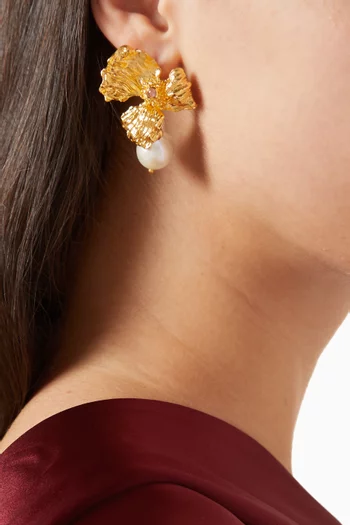 Floral Baroque Pearl Earrings in Gold-plated Metal