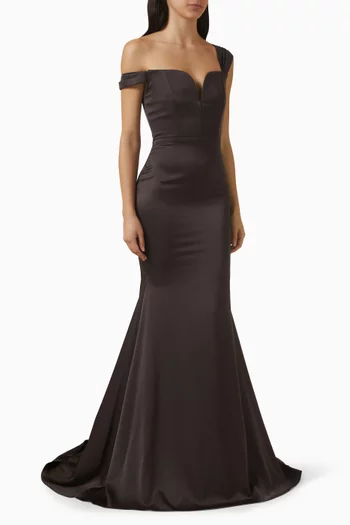 فستان بأكتاف مكشوفة وفتحة رقبة على شكل قلب كريب وستان