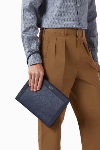 حقيبة صغيرة بأحرف الماركة قماش