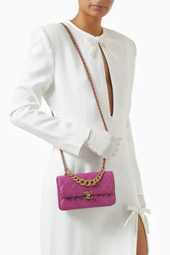 حقيبة ميني بغطاء قلاب وسلسلة مزدوجة جلد عجل مبطّن