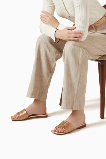 حذاء باركو مفتوح من الخلف جلد لامع مجدول