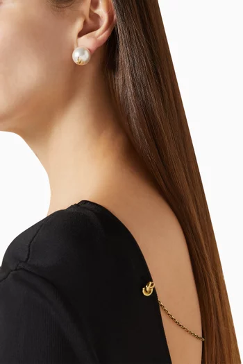 أقراط بشعار حرفي JC مرصعة باللؤلؤ نحاس