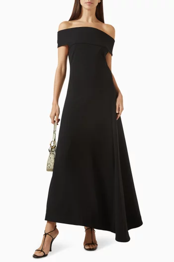 فستان بأكتاف مكشوفة وحافة غير متماثلة