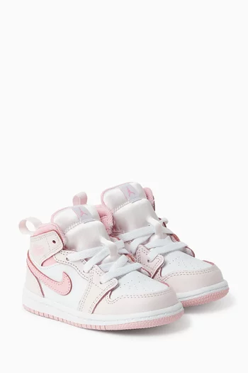 سنيكرز جوردان 1 على الكاحل