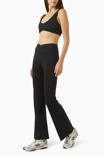 بنطال يوغا بتصميم ملفوف عند الخصر وقصة واسعة قماش دايفليكس