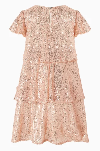 فستان بطبقات متعددة ومطرز بالترتر