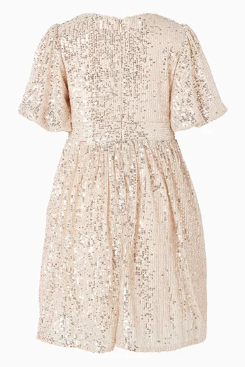 فستان بأكمام منفوخة وحافة واسعة