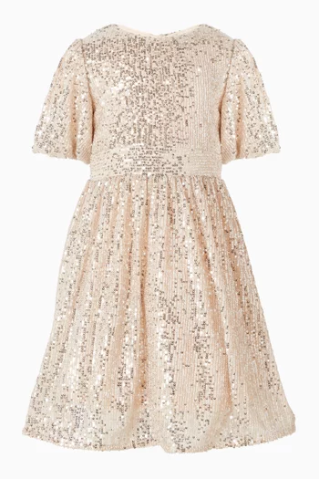 فستان بأكمام منفوخة وحافة واسعة