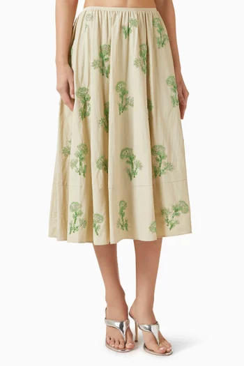 تنورة مزينة بتطريزات بالخرز